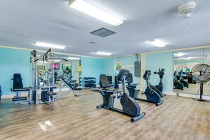Fitness facility - 3rd floor Condo, pool, tennis/pickleball, bike rentals & close to beach (Hilton Head)