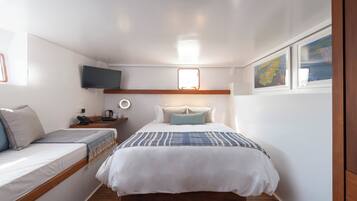Family Double Room, 1 Double Bed, Non Smoking | In-room safe, free WiFi