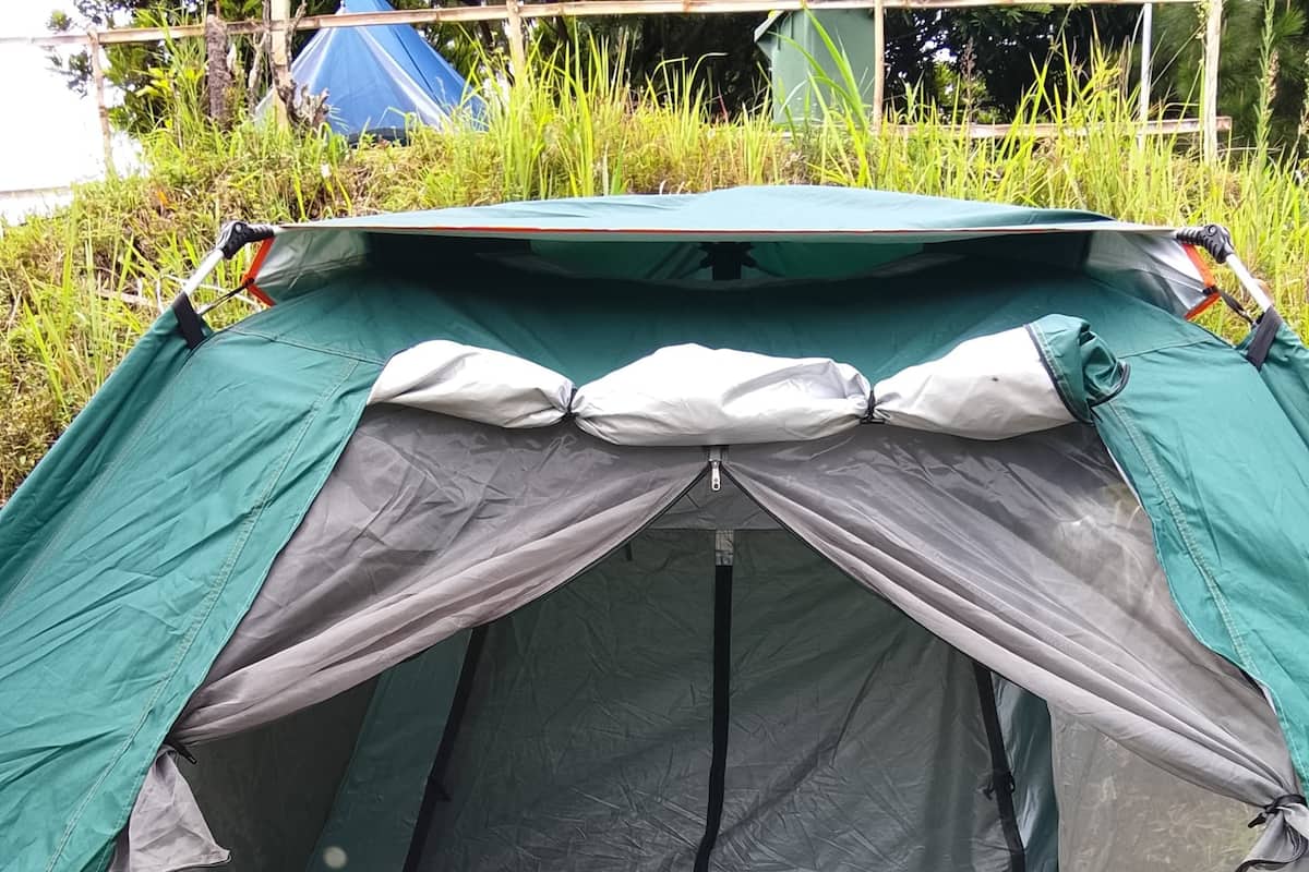 Tente supérieure, vue sur la vallée | Literie fournie