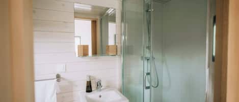 Dusche, Haartrockner, HandtĂŒcher