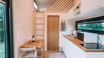 Fridge, stovetop, coffee/tea maker, toaster
