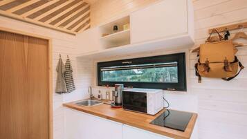 Fridge, stovetop, coffee/tea maker, toaster