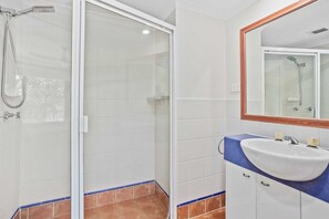 Superior-Apartment, 2 Schlafzimmer, Gartenblick | Badezimmer