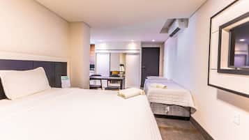 Comfort Studio | Desk, laptop workspace, free WiFi