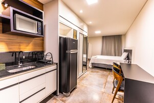 Escrivaninha, espaço de trabalho para notebook, Wi-Fi de cortesia