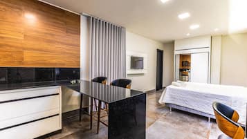 Comfort Studio | 1 bedroom, desk, laptop workspace, free WiFi