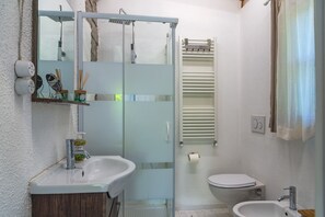 Shower, towels