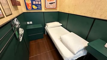 Basic Room | Bathroom