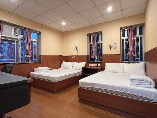 Basic Quadruple Room | WiFi - HK Peaceful Guesthouse (Kowloon)