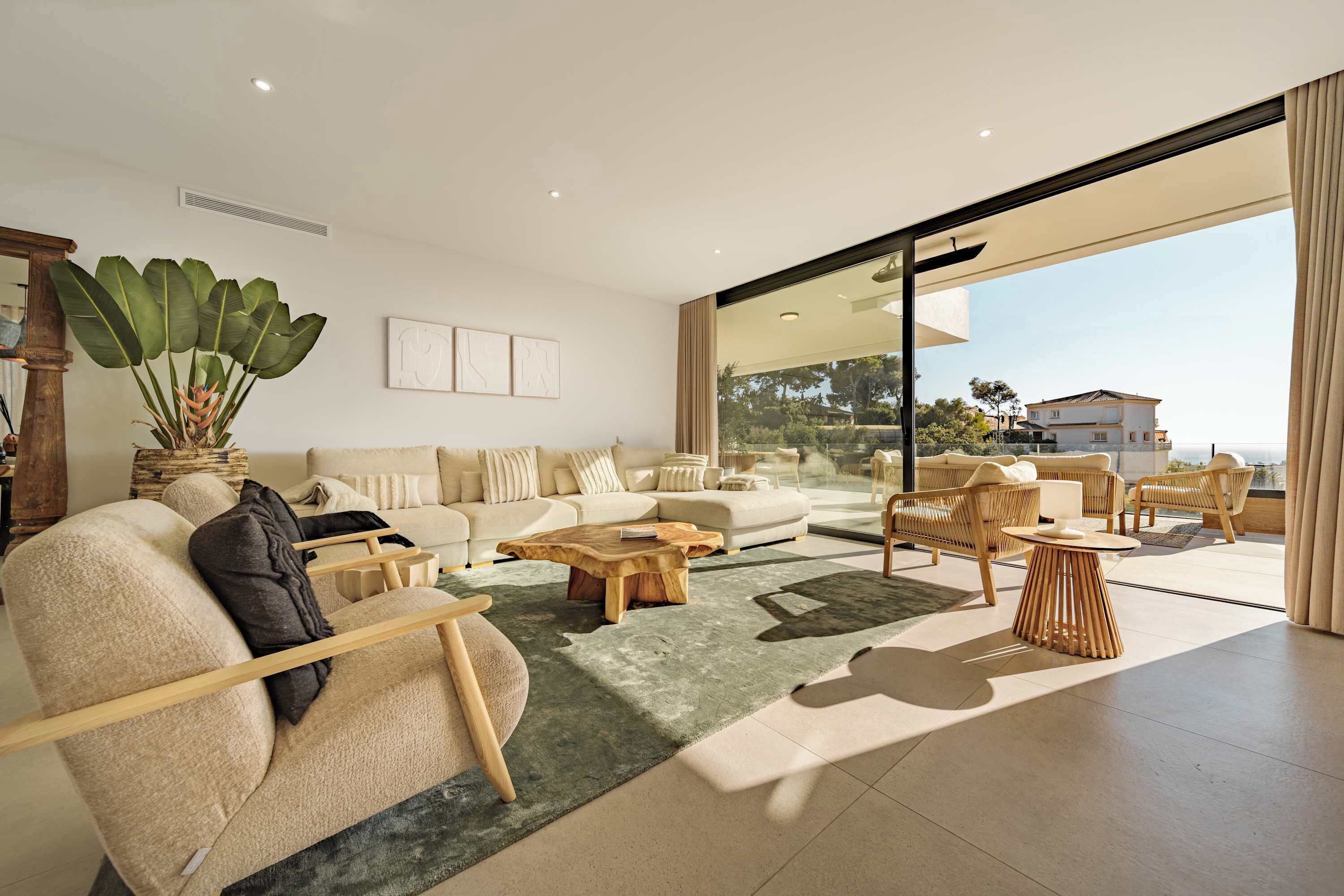 Televisie, een stereo en een kantoor