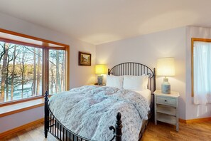 3 soverom, strykejern/-brett, reiseseng for barn og internettilgang