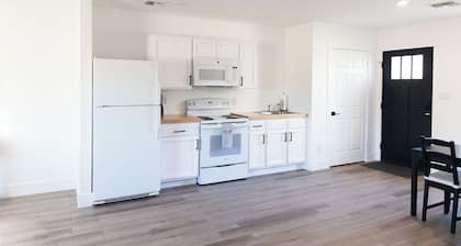 Centrally located cozy Studio in peaceful neighborhood!