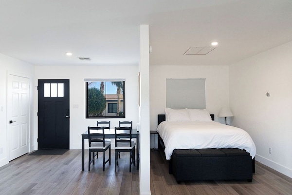 1 dormitorio, tabla de planchar con plancha, wifi y ropa de cama