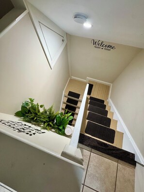 Interior - Cozy and modern apartment. Only 5 mins from Newark airport and 30 mins to NYC (Elizabeth)