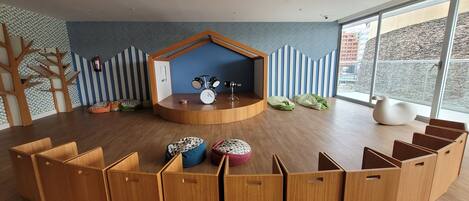 子供用の遊び場 - 屋内