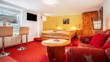 1 bedroom, WiFi (free), bed sheets