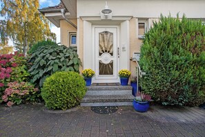 Exterior detail - Apartment 'Ferienwohnung Bleichen' with Private Pool, Shared Garden and Wi-Fi (Stralsund)