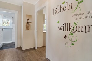 Interior - Apartment 'Ferienwohnung Bleichen' with Private Pool, Shared Garden and Wi-Fi (Stralsund)
