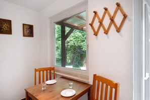 Dining - Apartment 'Appartement 2' with Shared Terrace and Wi-Fi (Feldberger Seenlandschaft)