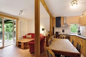 Interior - Apartment 'Ferienwohnung Forelle' with Balcony and Wi-Fi (Feldberger Seenlandschaft)