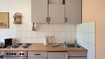 Refrigerador, horno, placa de cocina, cafetera/tetera