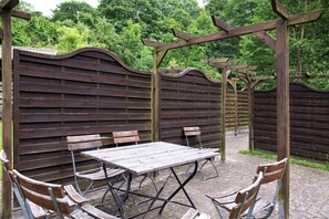 Outdoor dining - Apartment 'Ferienwohnung Hecht' with Wi-Fi (Feldberger Seenlandschaft)