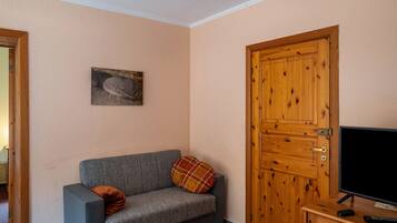TV, table tennis, stereo