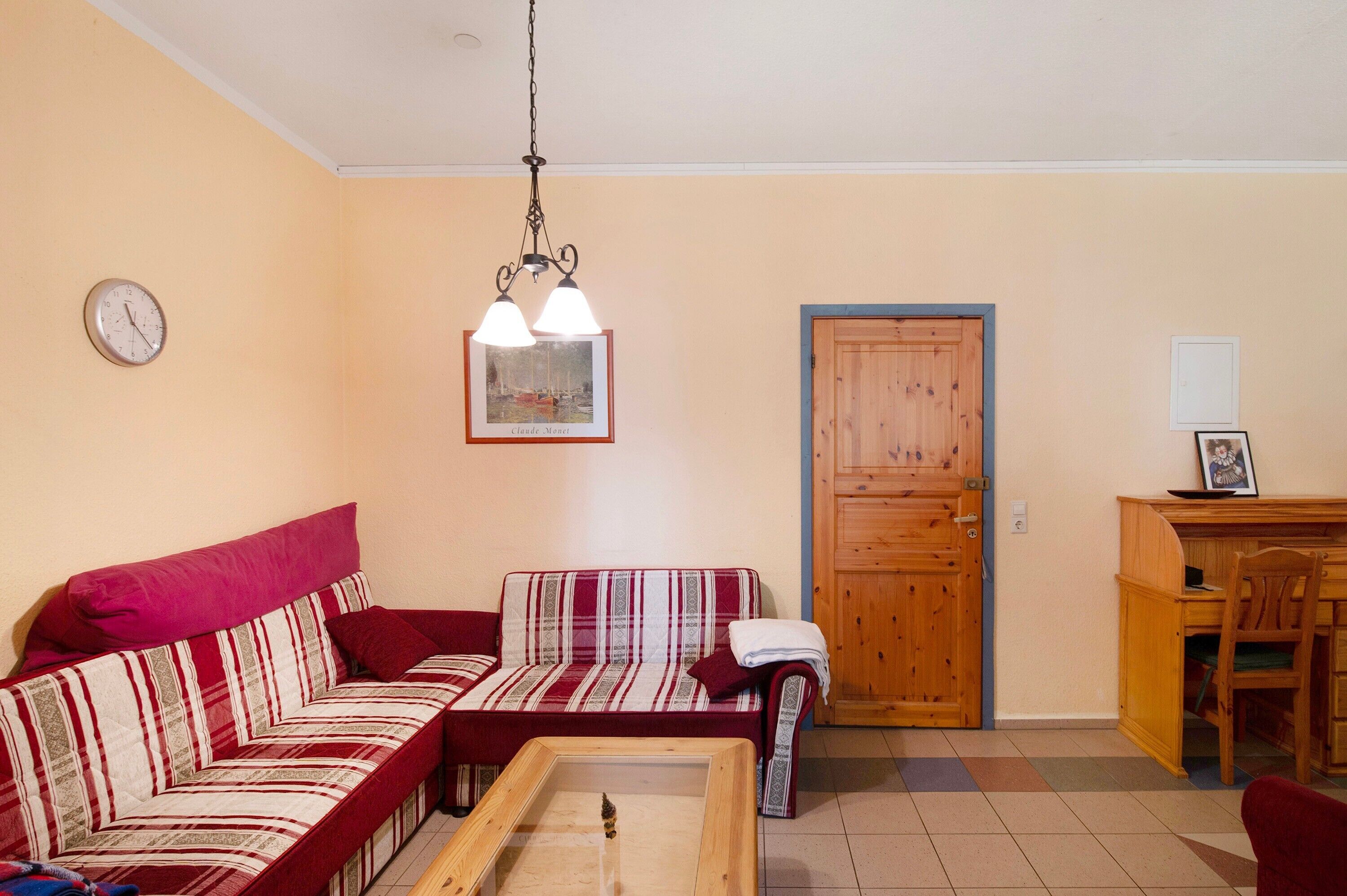 Televisio, pöytätennispöytä, stereot