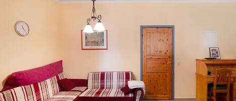 TV, ping pong, stereo