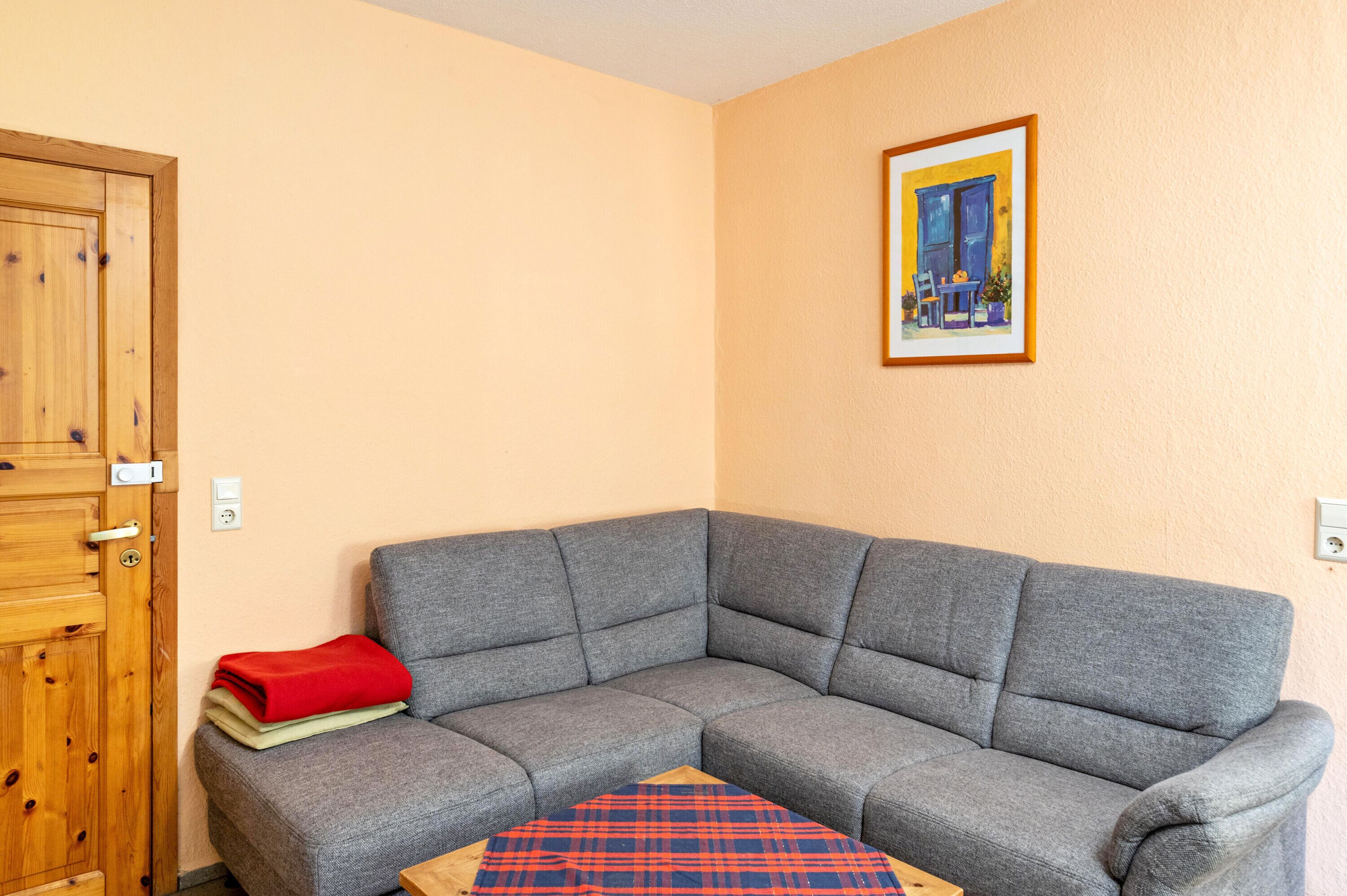 Fernseher, Tischtennisplatte, Stereoanlage