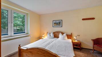 1 bedroom, free WiFi, bed sheets