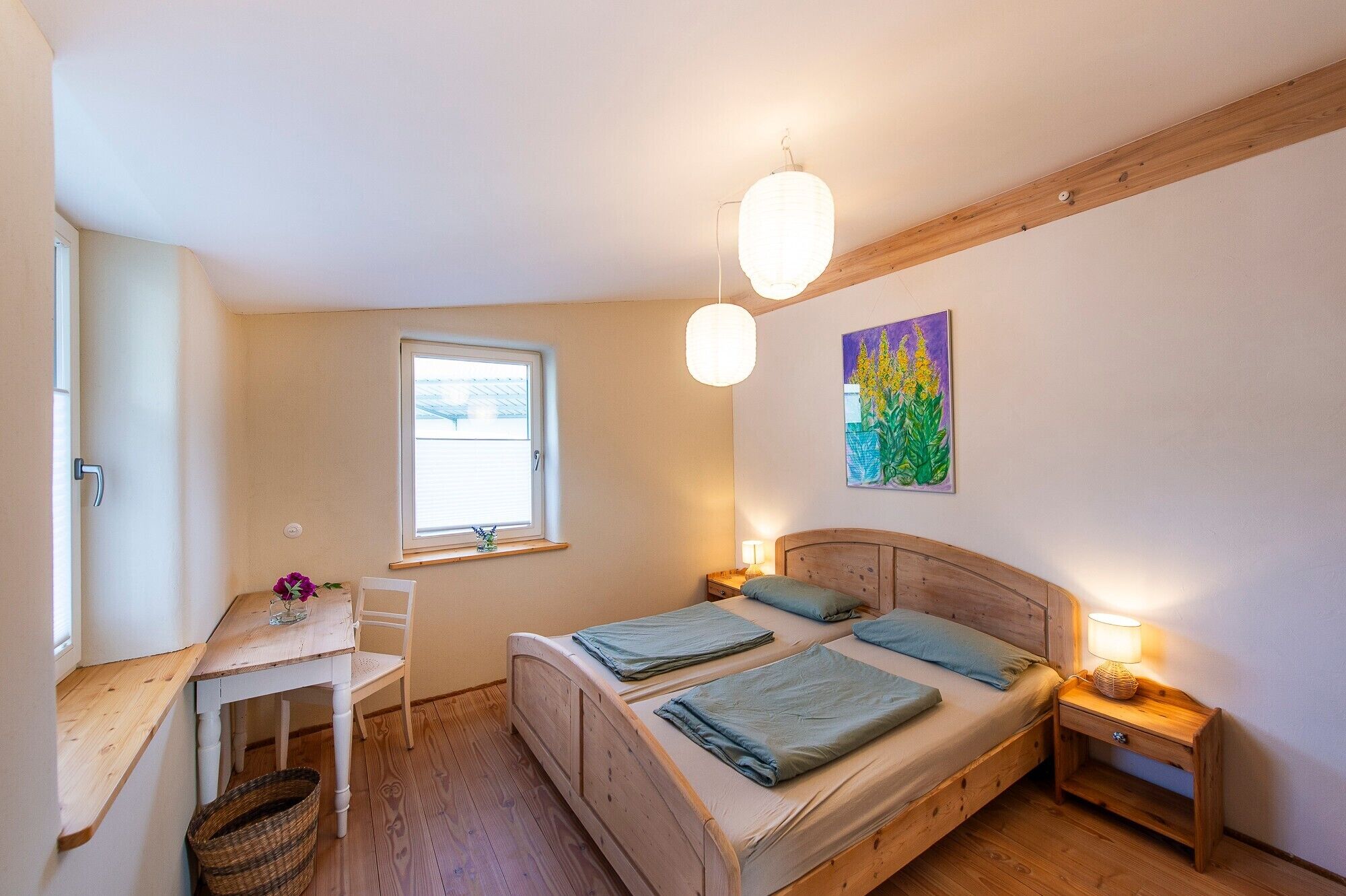 2 室のベッドルーム、WiFi (無料)、ベッドシーツ