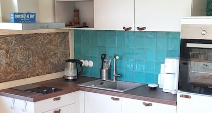 Casa de vacaciones 'Ländlicher Öko-flair Im Strohhaus' con terraza privada y Wi-Fi