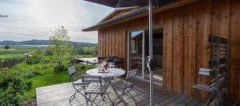Holiday Home 'Ländlicher Öko-flair Im Strohhaus' with Private Terrace and Wi-Fi