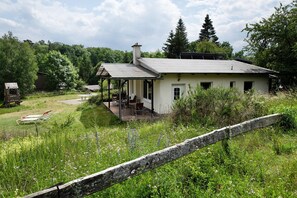 Property grounds - Holiday home 'Rethra Süd' with water view, private terrace and WLAN (Feldberger Seenlandschaft)