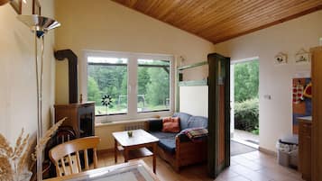 TV, caminetto, tavolo da ping pong, impianto stereo