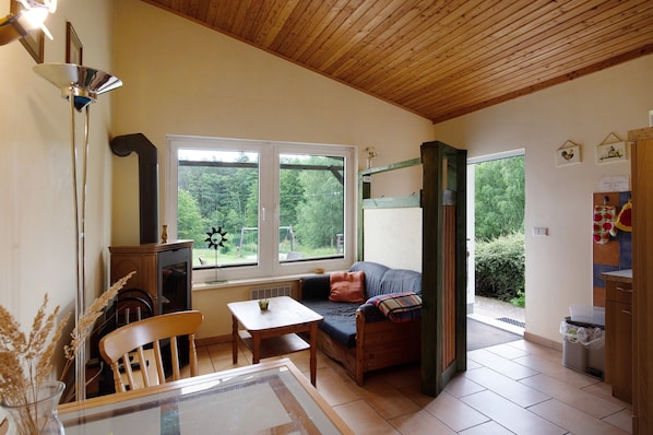 TV, fireplace, ping pong, stereo