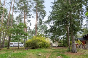 Exterior - Holiday Home 'Ferienhaus Mine Hüsung' with Private Terrace, Shared Garden and Wi-Fi (Feldberger Seenlandschaft)