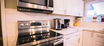 Modern&Comfy 5beds-3 king-1Q -1Full -3baths-full kitchen nearby American River