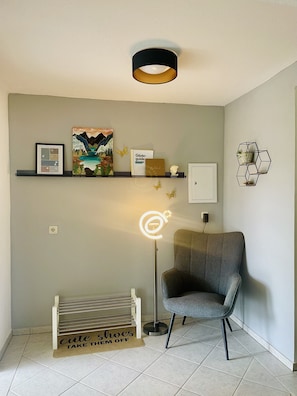 Interior - Apartment 'Talblick Chalet Blankenheim' with Private Terrace, Private Garden and Wi-Fi (Blankenheim)