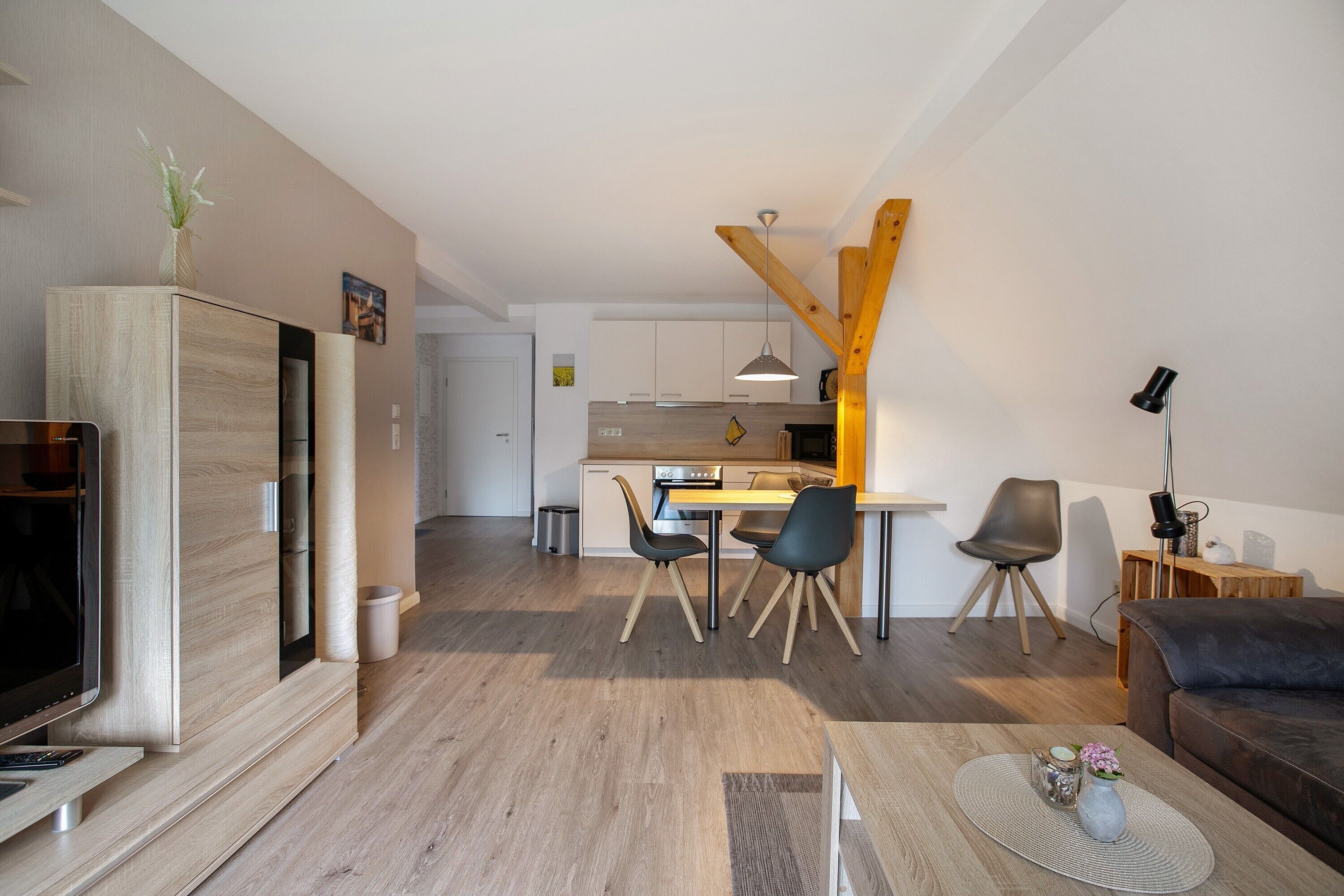 Fernseher, Stereoanlage