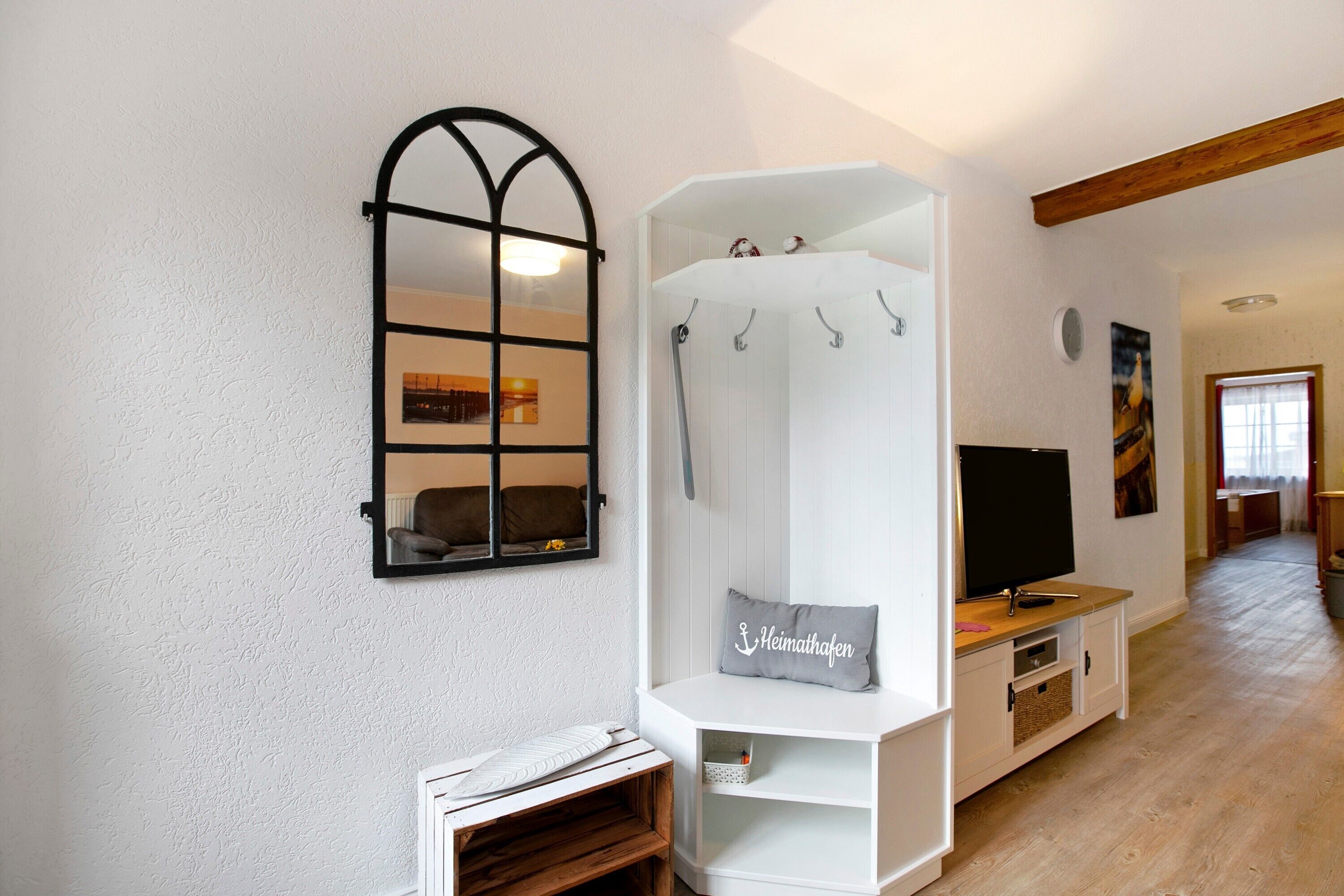 Una televisión, un reproductor estéreo