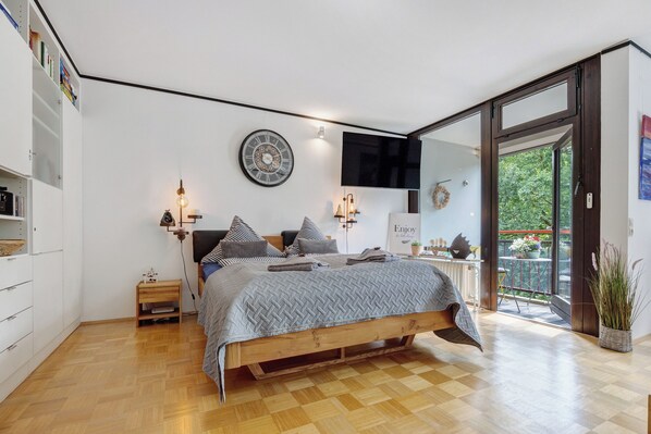 1 habitación, tabla de planchar con plancha, wifi gratis y ropa de cama