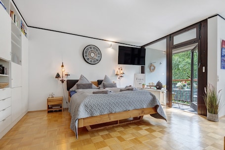 1 bedroom, iron/ironing board, free WiFi, bed sheets. Holiday Apartment 'Meer Glück Am Steinhuder Meer' with Sea View, Wi-Fi and Air Conditioning