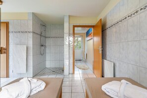 Spa - Holiday Home 'Ferienhaus Jan' with Private Terrace and Wi-Fi (Nordstrand)