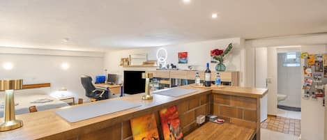 ثلاجة، ميكروويف، فرن، موقد طهي مسطح