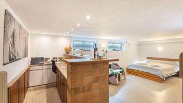 2 habitaciones, escritorio, tabla de planchar con plancha y wifi gratis