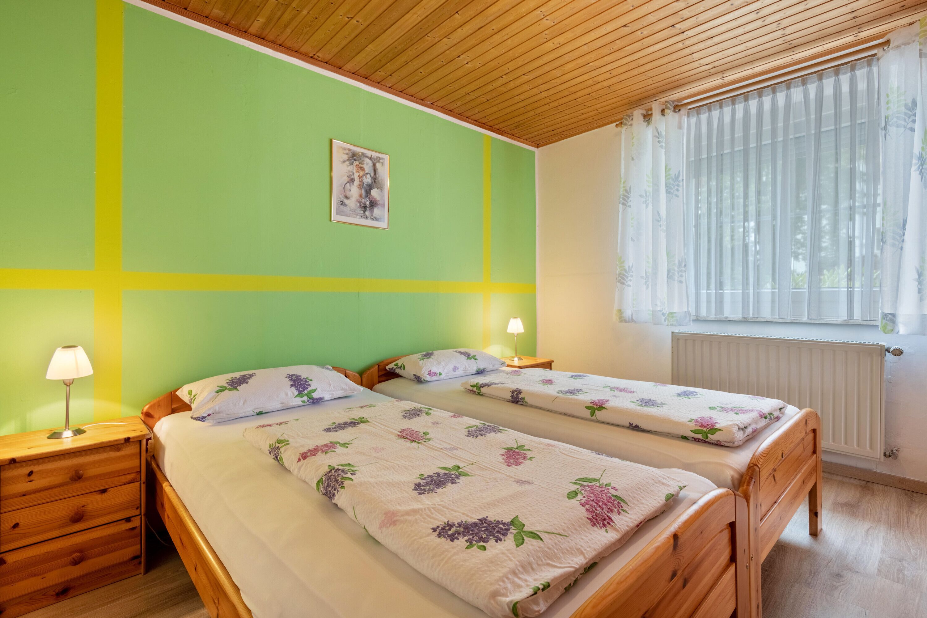 1 slaapkamer, een strijkplank/strijkijzer, gratis wifi, beddengoed