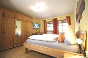 2 chambres, fer et planche à repasser, Wi-Fi gratuit, draps fournis