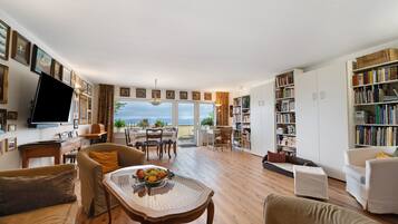 Fernseher, DVD-Player, Stereoanlage